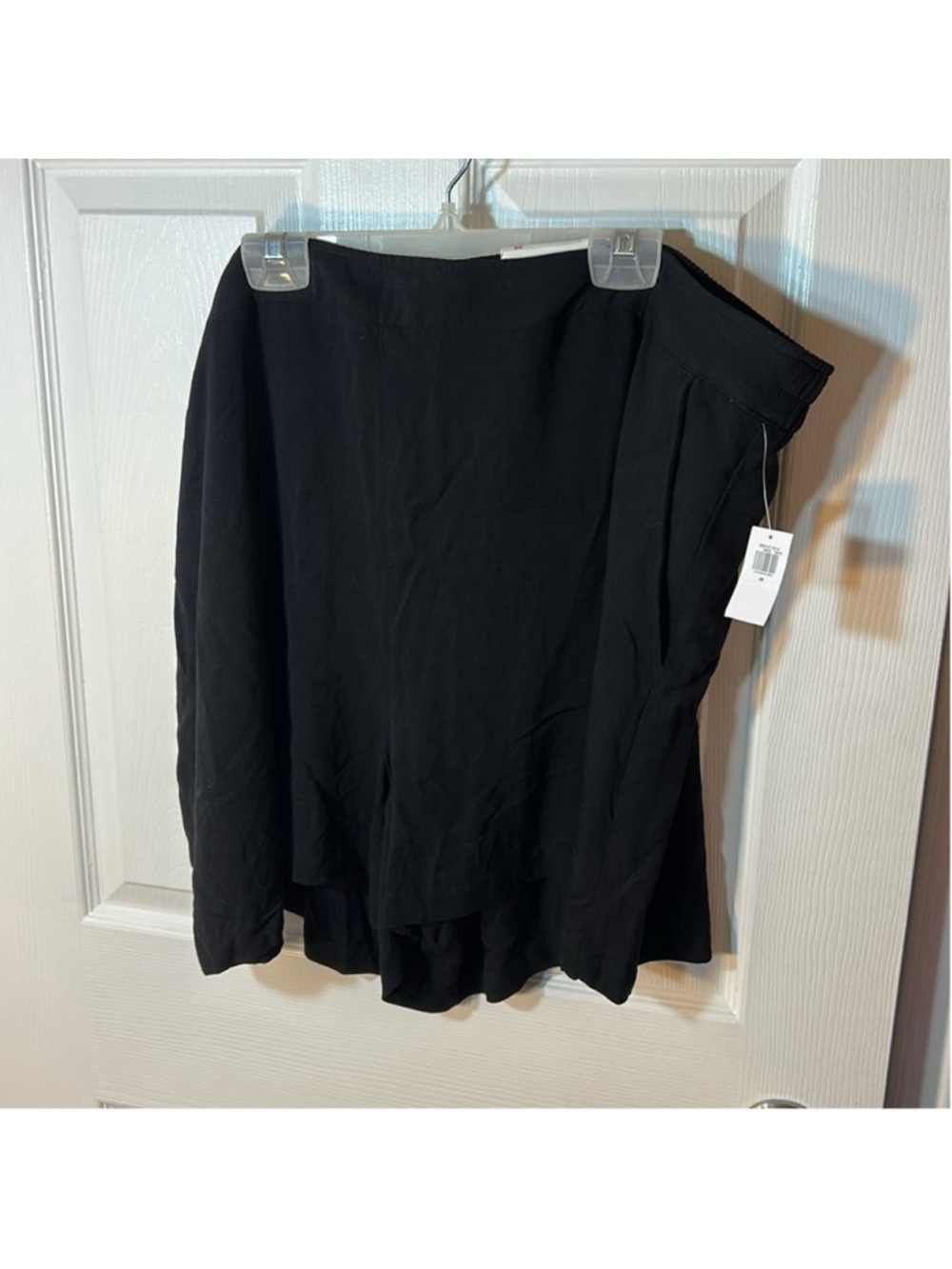 Old Navy Women's Black rayon Shorts size 3X NWT - Picture 3 of 6